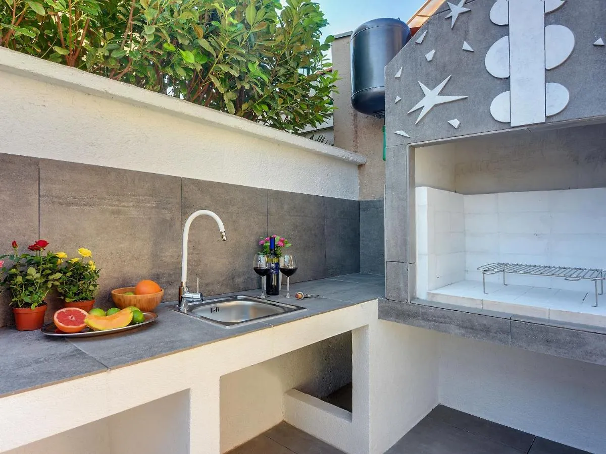 Villa Noemi By Interhome Liznjan