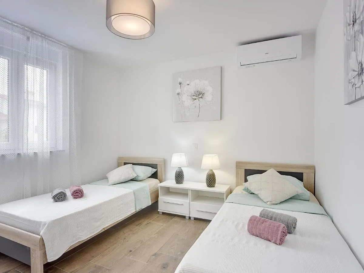 Villa Noemi By Interhome Liznjan