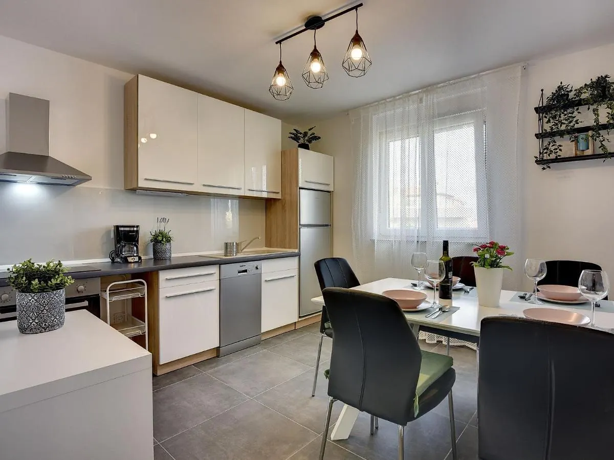 Villa Noemi By Interhome Ližnjan