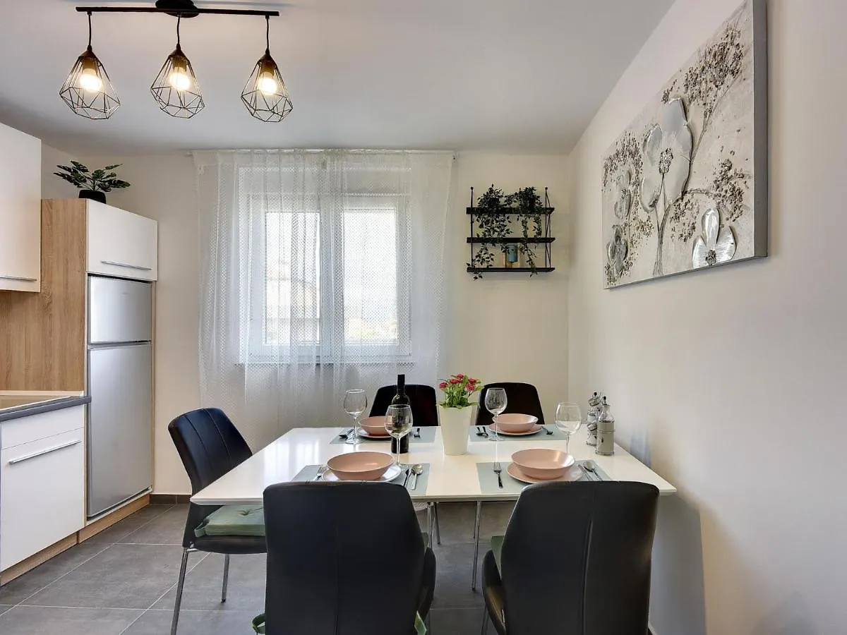 Villa Noemi By Interhome Ližnjan